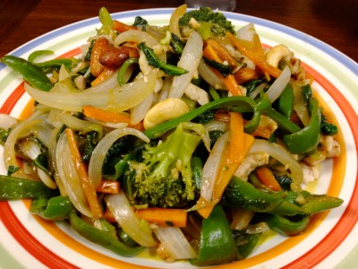 ピーマンと鶏肉とナッツのリンゴ酢炒め